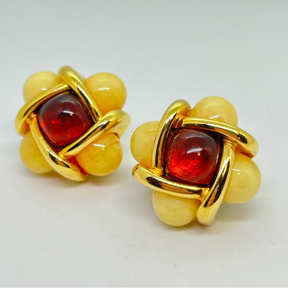 Vintage Joan Rivers Ecru Lucite Faux Amber Gold Tone Criss Cross Clip Earrings